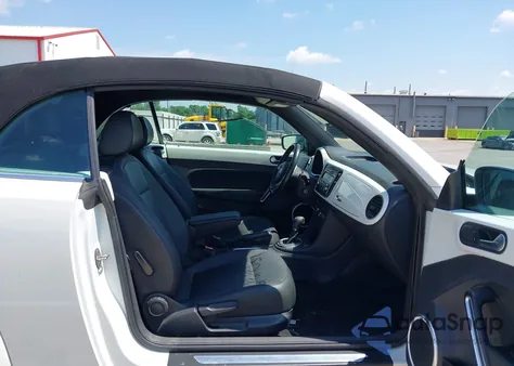 2015 Volkswagen Beetle 1.8T из США, поврежденный, VIN 3VW517AT2FM813220